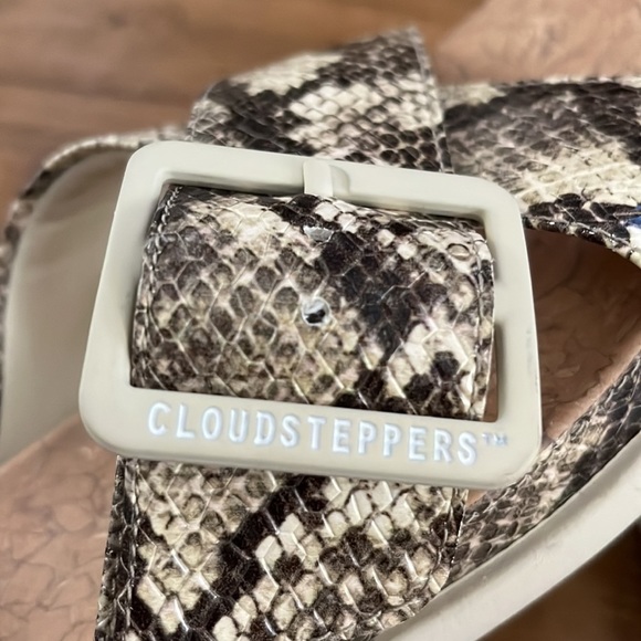 Clarks Cloudsteppers Snakeskin Sandals - Picture 9 of 9
